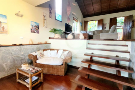 Casa à venda com 3 suítes no Centro, Santa Cruz Cabrália, BA