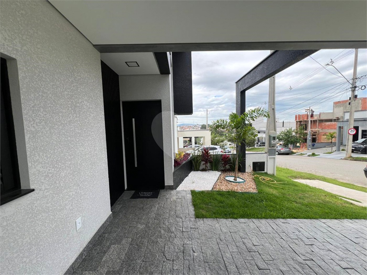 Casa à venda com 3 quartos, sendo 1 suíte, no condomínio Horto Florestal Villagio, Sorocaba - SP