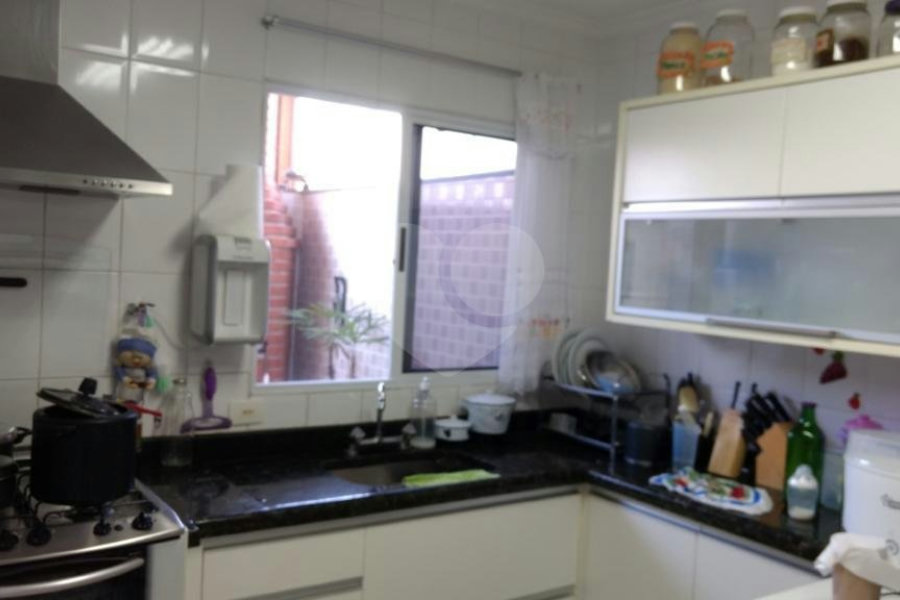 Casa à venda com 3 quartos, sendo 1 suíte, no condomínio Residencial Água Fria, São Paulo - SP