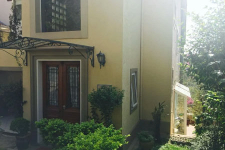 Casa à venda com 5 quartos, sendo 4 suítes, no condomínio Jardim Vitória Régia, São Paulo - SP