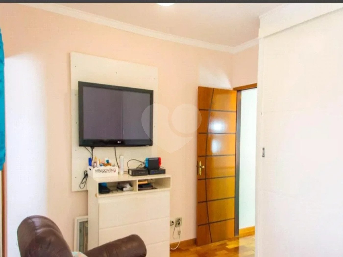 Sobrado com 180m² , 3 dormitórios , sendo 3 suítes , 3 vagas de garagem , churrasqueira e Jardim de inverno , à venda na Vila Scarpelli , Santo André.