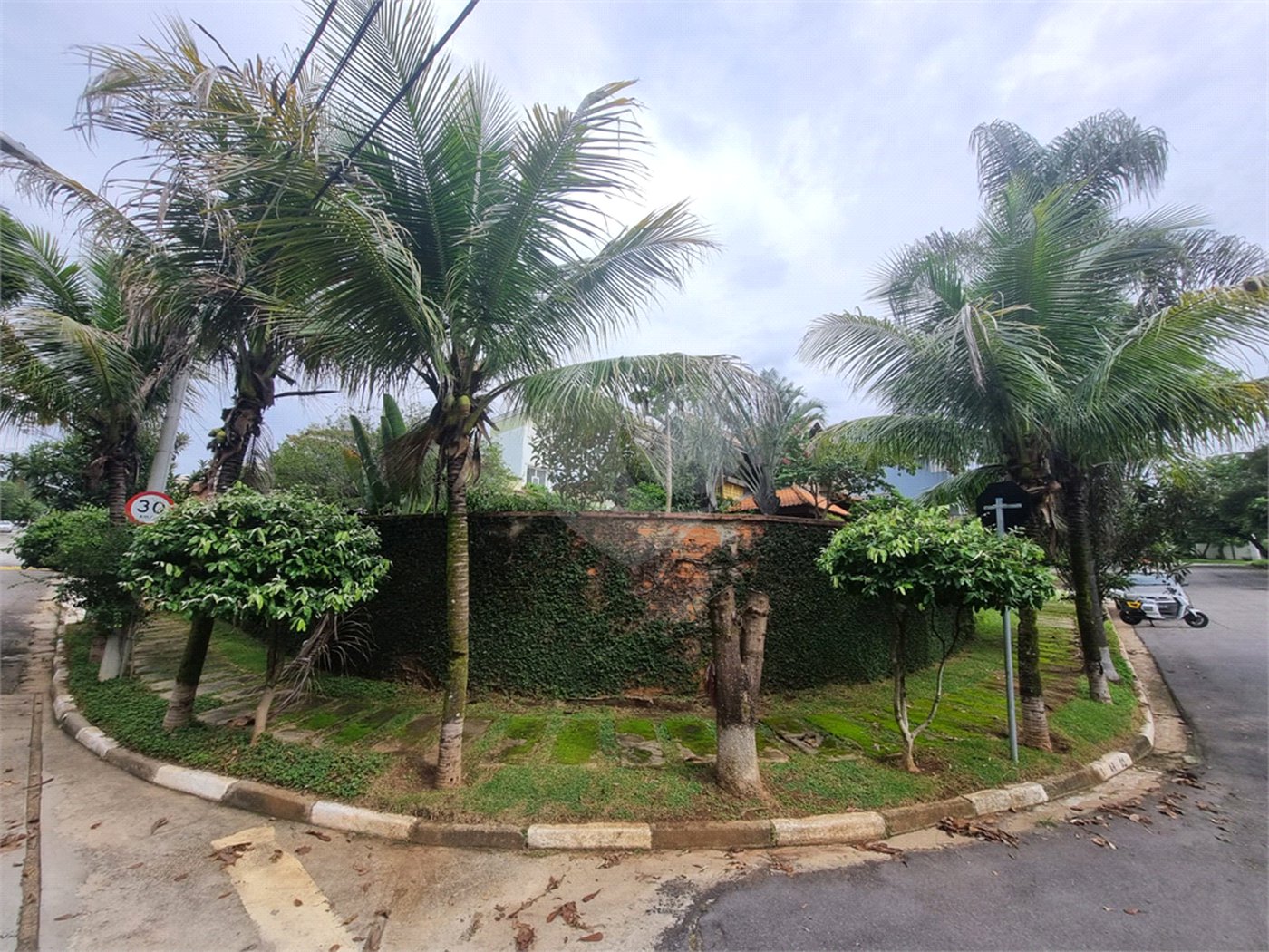 Casa à venda com 3 quartos, sendo 1 suíte, no condomínio Ibiti do Paço, Sorocaba - SP