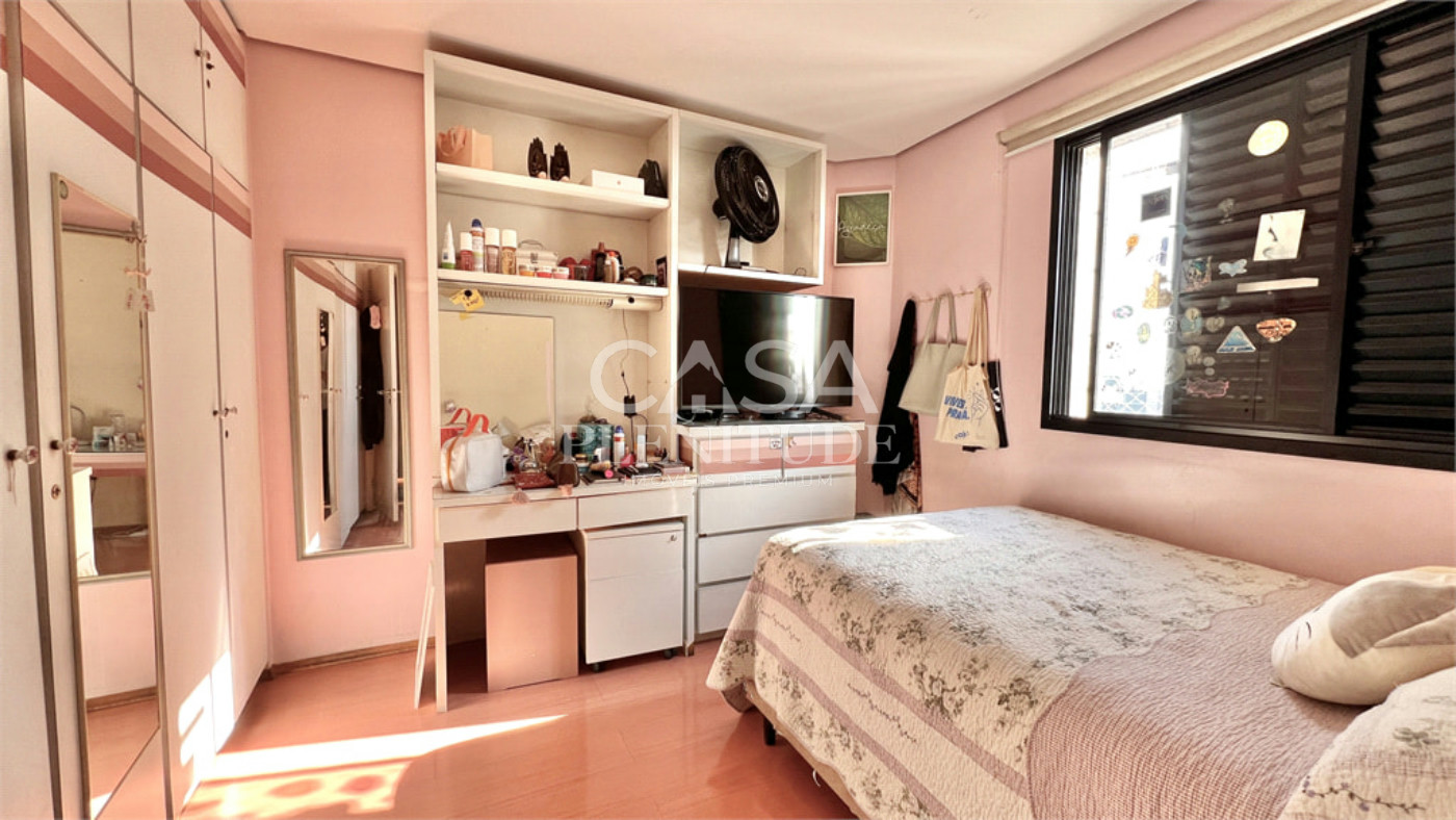 Apartamento à venda com 4 quartos, sendo 1 suíte,  em Vila Mariana, São Paulo, SP