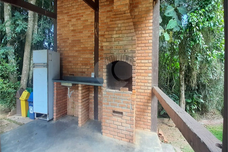 Casa à venda com 4 quartos, sendo 1 suíte, no condomínio Parque Suiça, Caieiras - SP