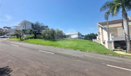 Terreno à venda com 1 suíte no condomínio Portal do Lago, Valinhos - SP