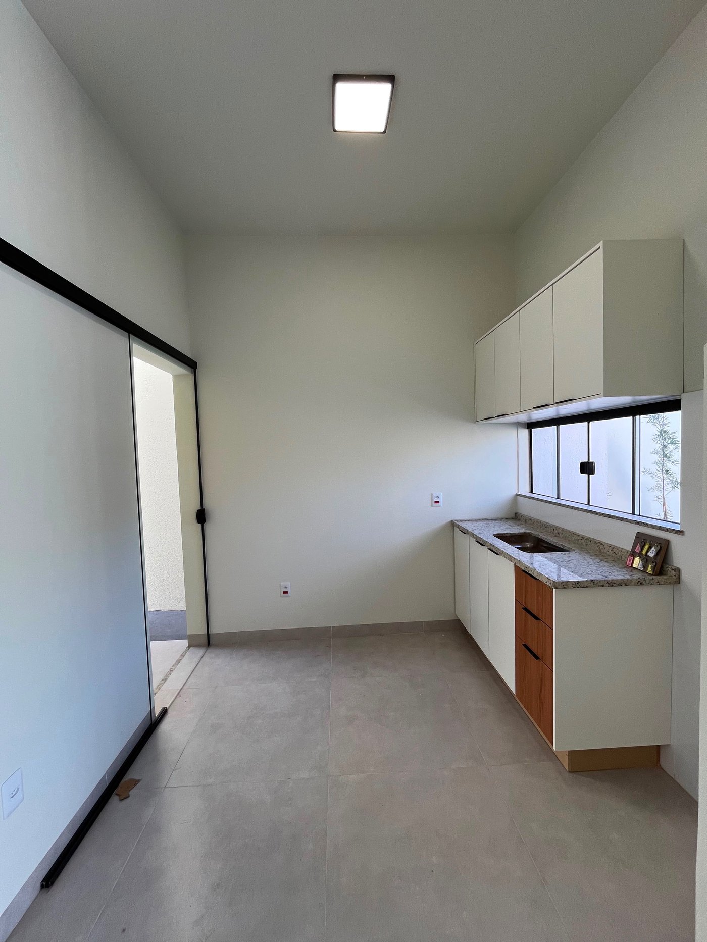 Casa à venda com 2 quartos, sendo 1 suíte,  em Vila Nova, Três Lagoas, MS