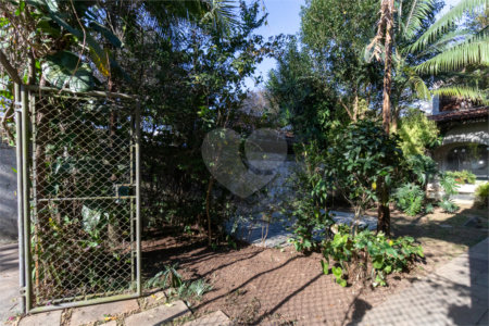 Casa à venda com 4 quartos, sendo 1 suíte, em Campo Belo, São Paulo, SP
