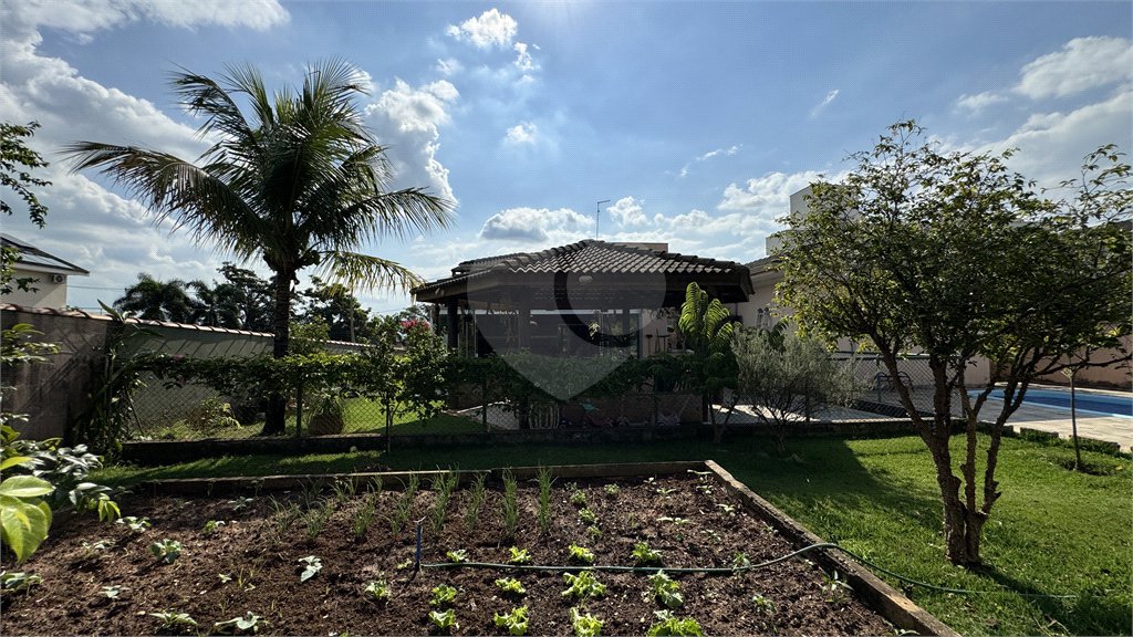 Casa à venda com 4 quartos, sendo 3 suítes, no condomínio Terras de Mont Serrat, Salto - SP