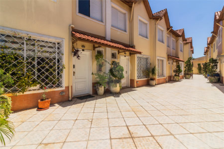 Casa à venda com 3 quartos, sendo 1 suíte, no condomínio Villaggio Di Firenze, São Paulo - SP