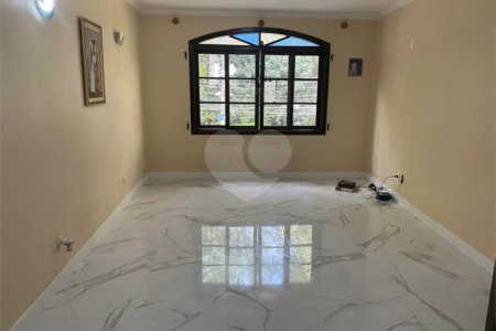 Sobrado à venda com 3 quartos, sendo 1 suíte, em Jardim Londrina, São Paulo, SP
