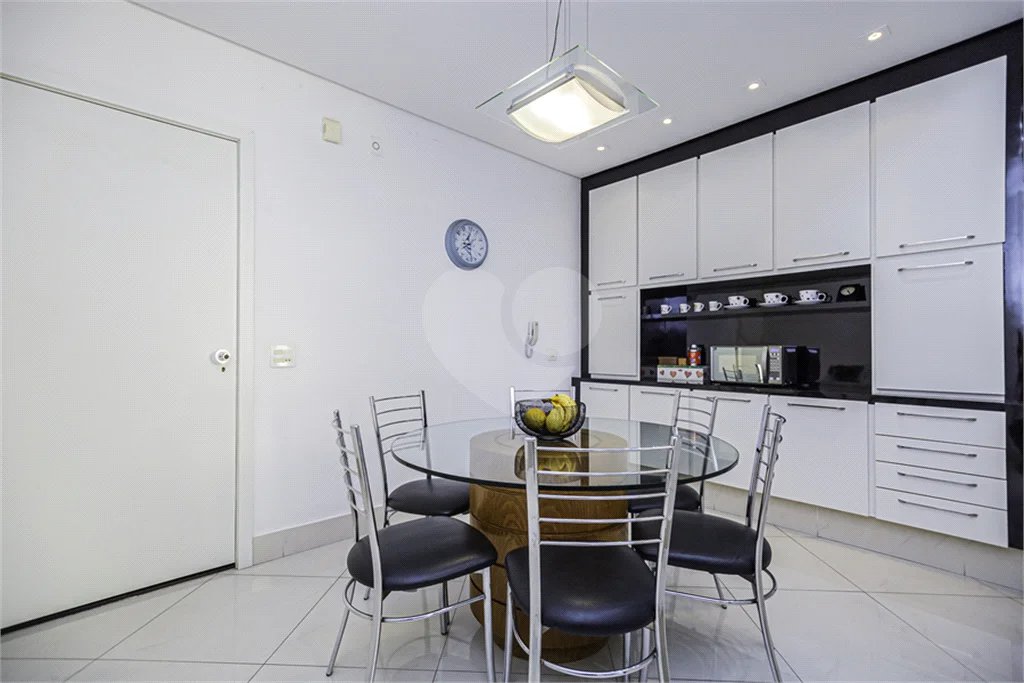 Apartamento á venda em Higienópolis com 212m² 3 dormitórios 1 suíte 2 vagas