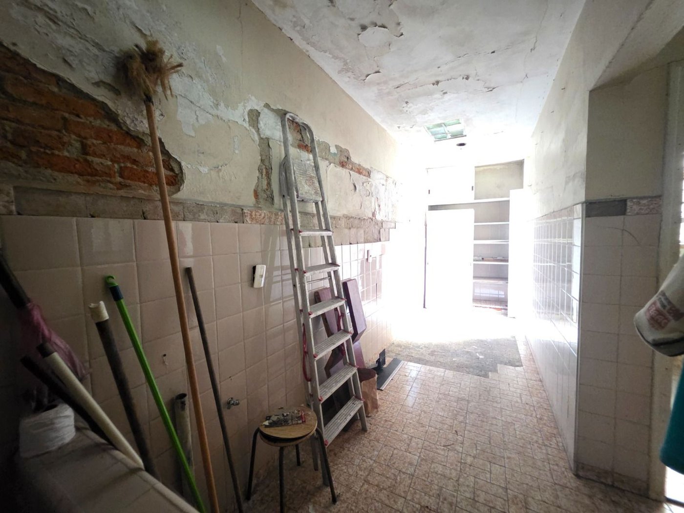 Sobrado com 3 dormitórios à venda, 129 m² por R$ 638.000,00 - Encruzilhada - Santos/SP