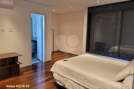 Casa à venda com 3 suítes em Jardim Prudência, São Paulo, SP