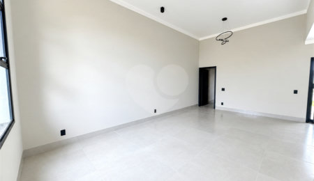 Casa à venda com 2 quartos, sendo 1 suíte,  no condomínio Tivolli, Itapetininga - SP