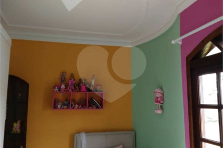 Sobrado à venda com 3 quartos, sendo 1 suíte,  em Jardim Santa Rita de Cássia, Suzano, SP