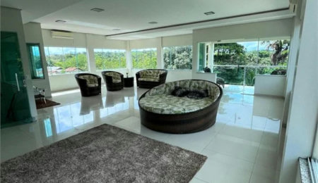 Casa à venda com 6 quartos, sendo 1 suíte, no Centro, Balsas, MA