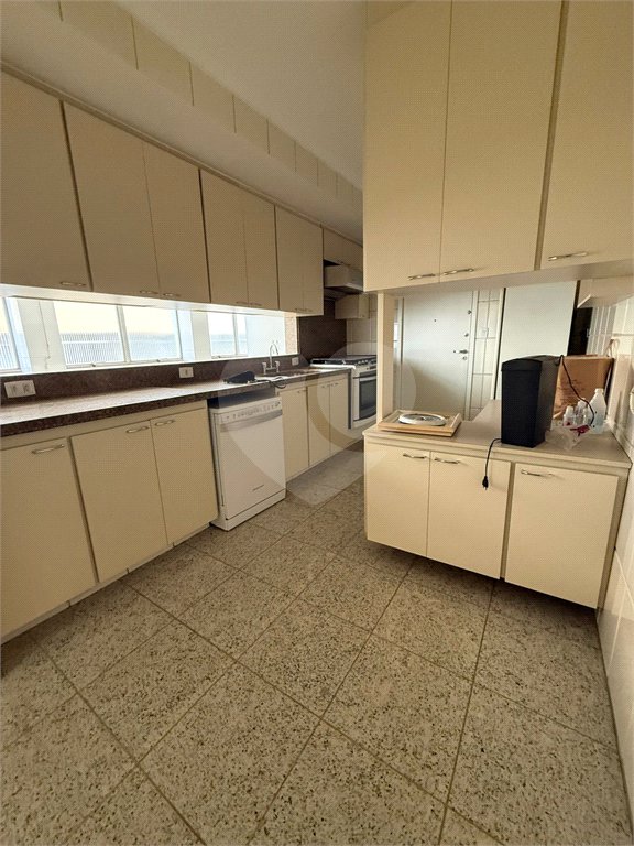 Apartamento à venda com 3 quartos, sendo 1 suíte, em Santa Cecília, São Paulo, SP