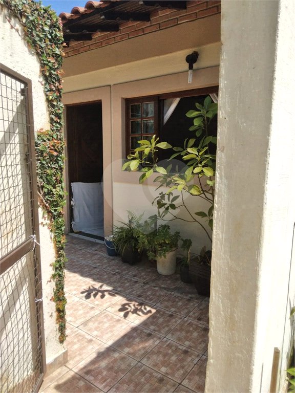 Casa à venda com 4 quartos, sendo 3 suítes,  em Vila Áurea, Poá, SP