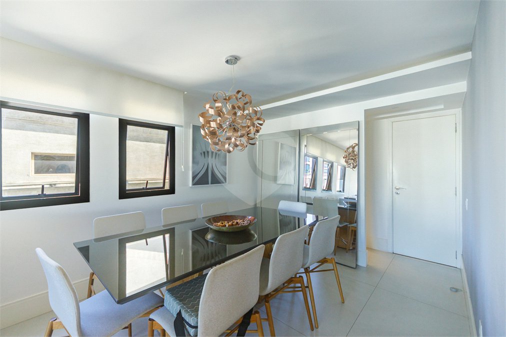 Apartamento de 149,51m2, 3 dormitórios, 1 suíte, toalete social, living 2 ambientes, 2 vagas fixas e lazer completo em Higienópolis.