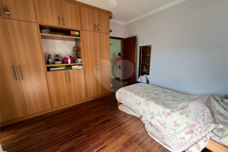 Casa a venda com 5 quartos em São Carlos