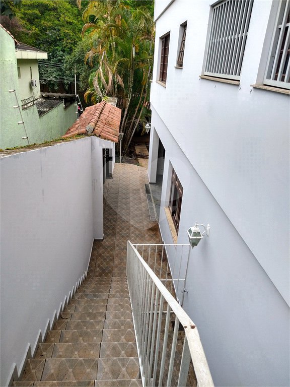 SOBRADO DE 426,0 M² COM 04 SUITES, SALÃO DE FESTAS, 06 VAGAS,06 BANHEIROS E PISCINA PARA LOCAÇÃO OU VENDA NO BARRO BRANCO