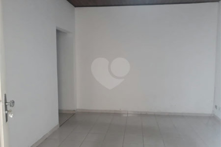 Casa à venda com 4 quartos, sendo 1 suíte, no Centro, São Roque, SP