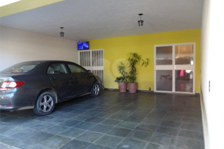 Casa à venda com 5 quartos, sendo 2 suítes,  em Vila Oliveira, Mogi das Cruzes, SP