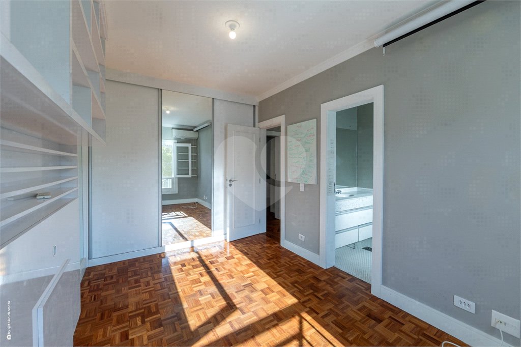 Casa à venda com 4 suítes no condomínio Saint Germain, São Paulo - SP