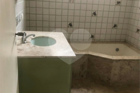 Sobrado à venda com 4 quartos, sendo 1 suíte, em Brooklin Velho, São Paulo, SP