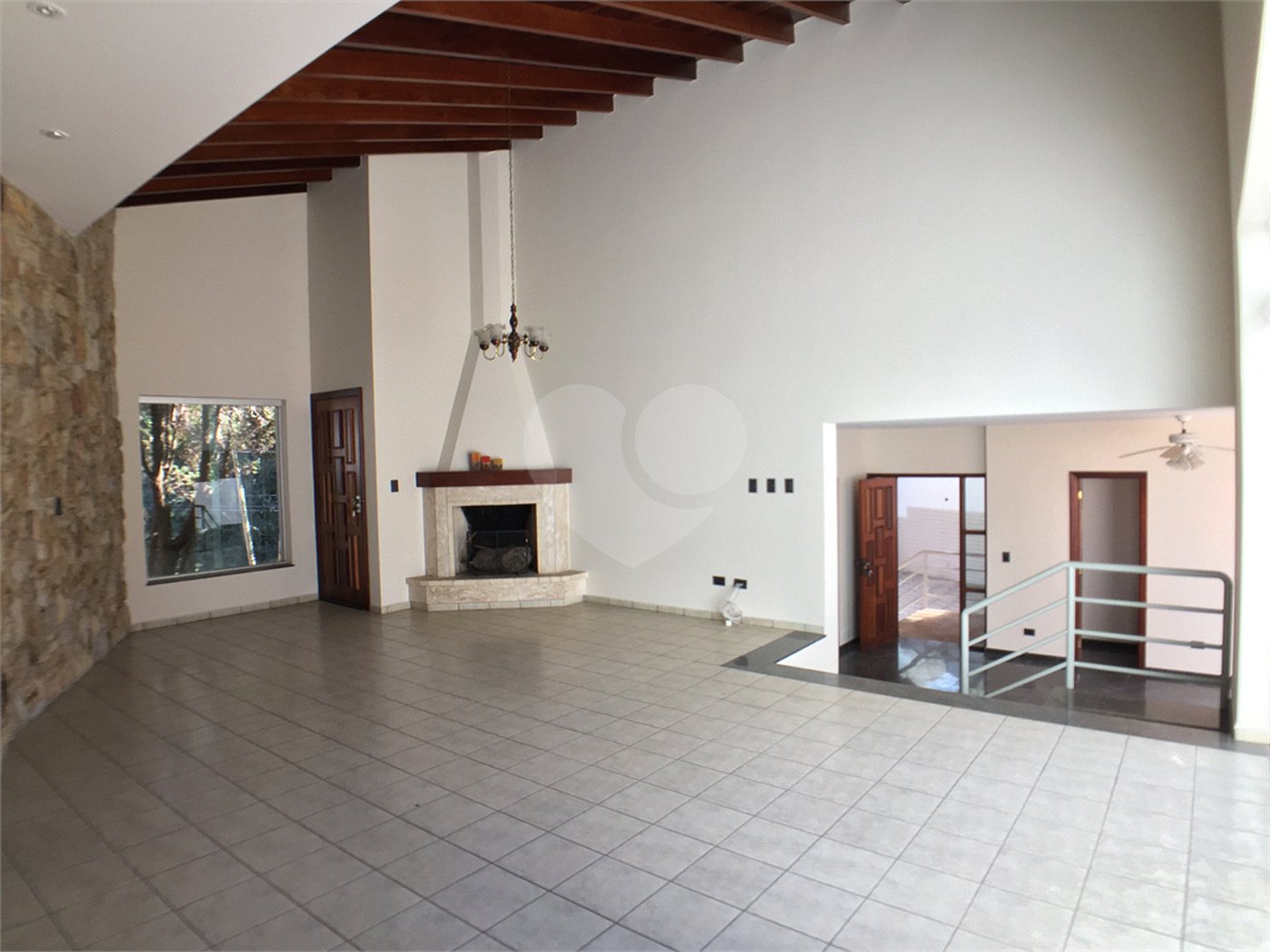 Casa à venda com 4 suítes no condomínio Estância Marambaia, Vinhedo - SP