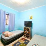 Casa à venda com 3 quartos, sendo 1 suíte, no condomínio Res Crisciúma, São Paulo - SP