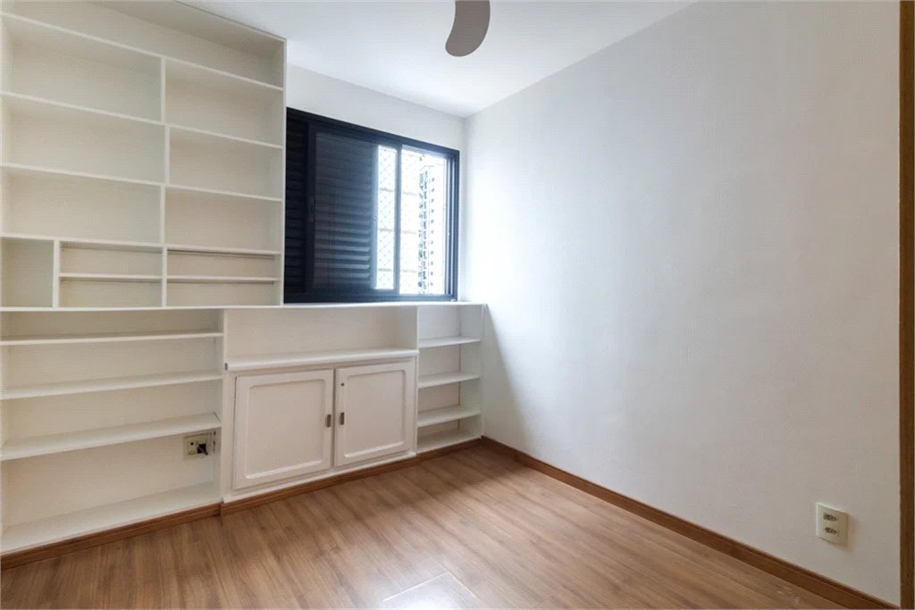 Apartamento à venda com 4 quartos, sendo 2 suítes,  em Vila Hamburguesa, São Paulo, SP