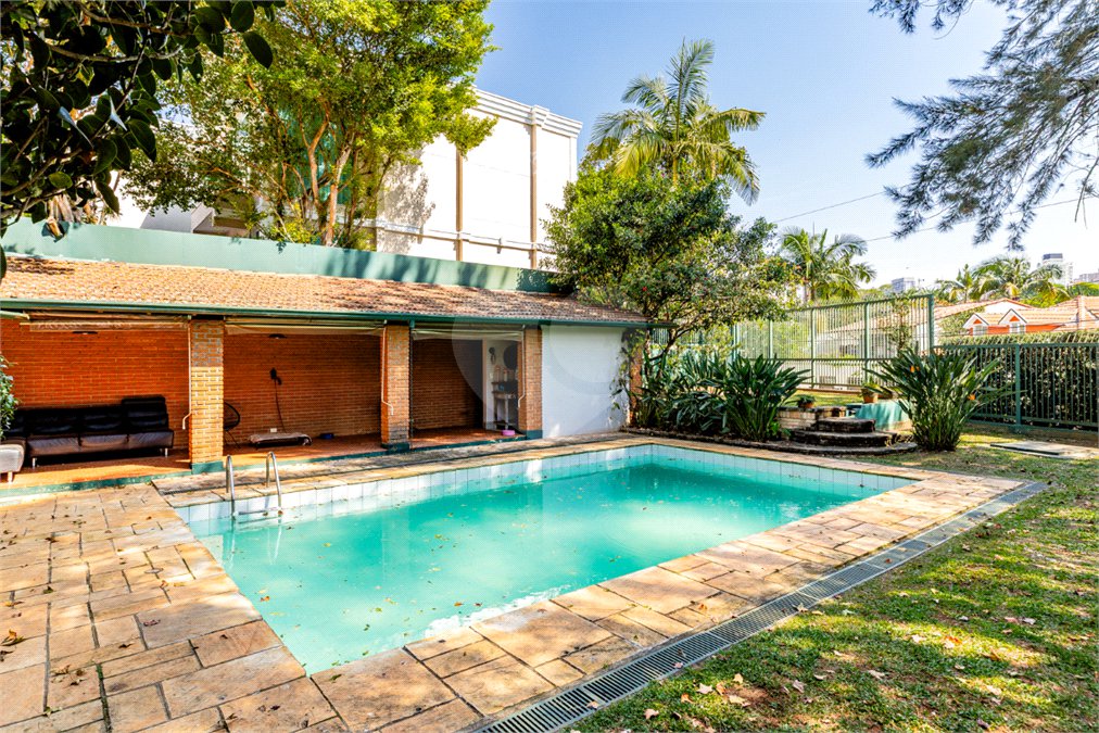 Casa à venda com 3 quartos, sendo 2 suítes,  em Alto da Boa Vista, São Paulo, SP