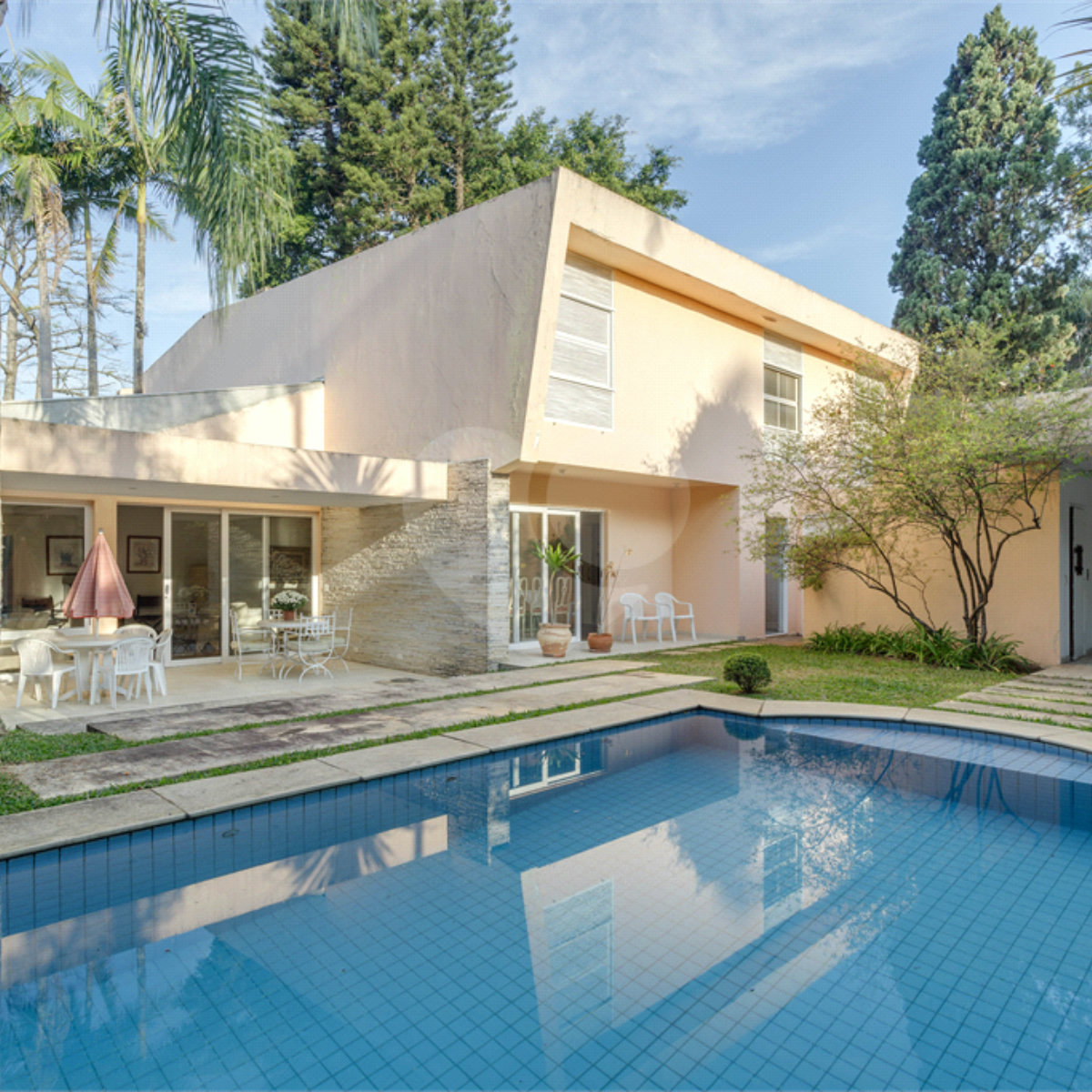 Casa à venda com 4 quartos, sendo 2 suítes, em Chácara Monte Alegre, São Paulo, SP