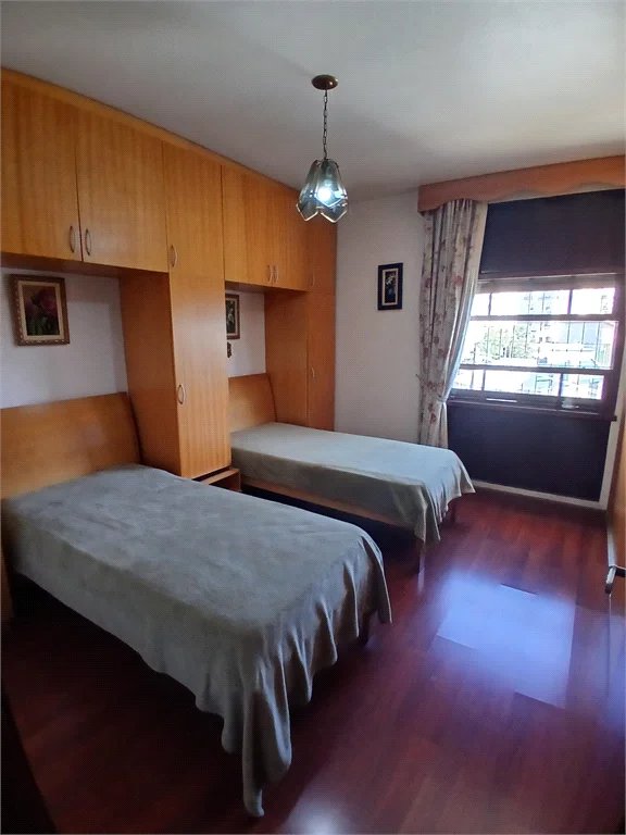 Sobrado à venda com 4 quartos, sendo 2 suítes,  em Jardim Leonor, São Paulo, SP