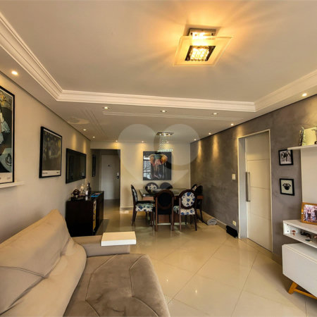Apartamento de 143m² com 3 dormitórios e 2 vagas de garagem.