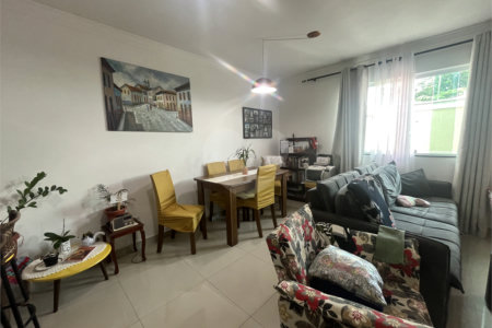 Casa à venda com 3 quartos, sendo 1 suíte,  no condomínio Capigaí, São Paulo - SP