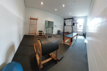 Casa à venda com 5 quartos, sendo 4 suítes, no condomínio Figueira Garden, Atibaia - SP