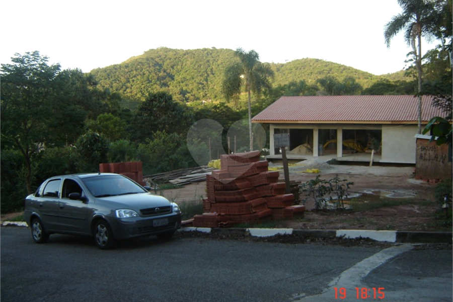 Casa à venda com 3 quartos, sendo 4 suítes, no condomínio Sausalito, Mairiporã - SP