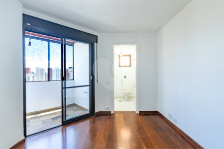 Apartamento à venda com 4 quartos, sendo 3 suítes, em Campo Belo, São Paulo, SP