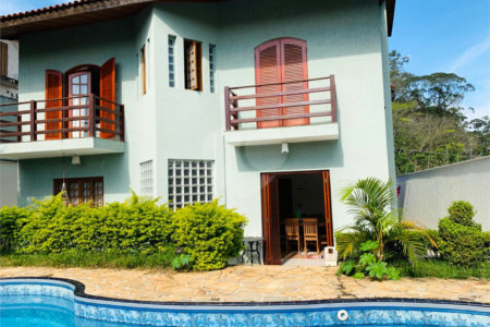 Sobrado à venda com 4 quartos, sendo 3 suítes, em Interlagos, São Paulo, SP