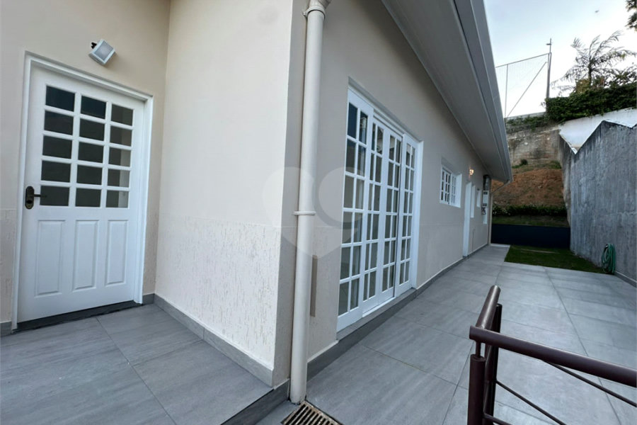 Casa à venda com 4 quartos, sendo 1 suíte,  no condomínio Jardim das Acácias, Cotia - SP