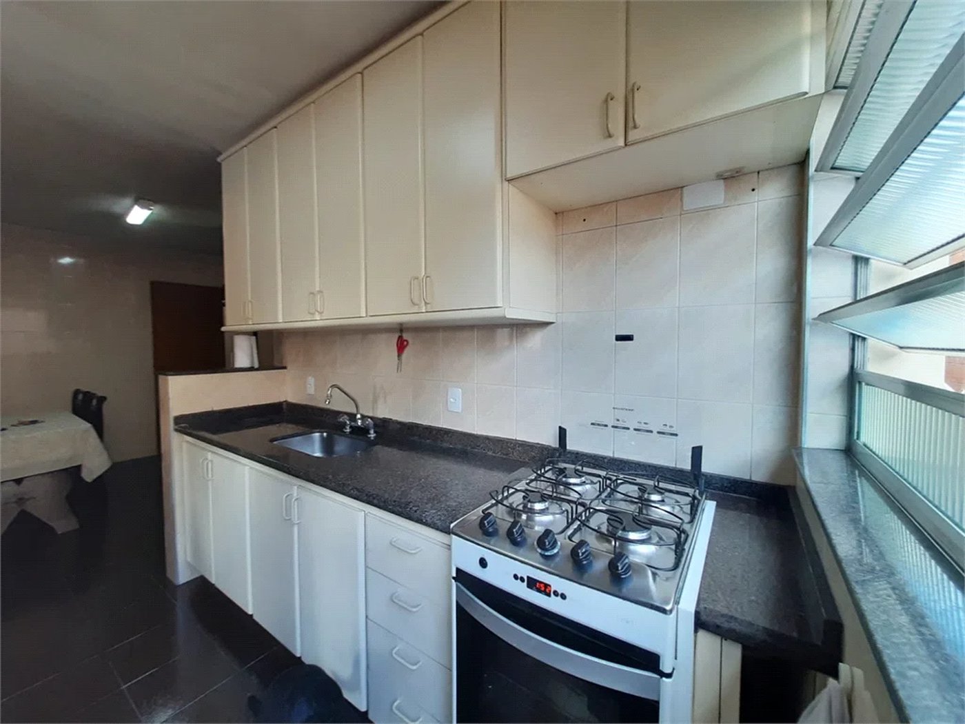 Casa à venda com 4 quartos, sendo 1 suíte, em Parque Continental, São Paulo, SP