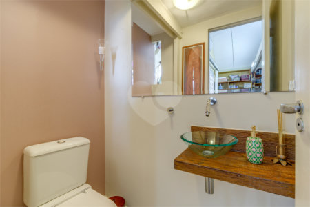 Casa Térrea à venda com 3 quartos, sendo 1 suíte,  em Chácara Monte Alegre, São Paulo, SP