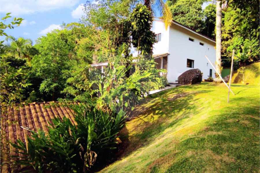 Sobrado à venda com 3 quartos, sendo 1 suíte, em Serra da Cantareira, Mairiporã, SP