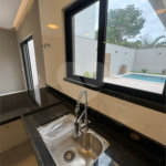 Casa à venda com 5 quartos, sendo 4 suítes, no condomínio Grand Park, Rio de Janeiro - RJ