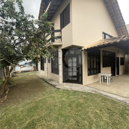 Casa à venda com 5 quartos, sendo 3 suítes, no condomínio Recanto das Palmeiras, Rio de Janeiro - RJ
