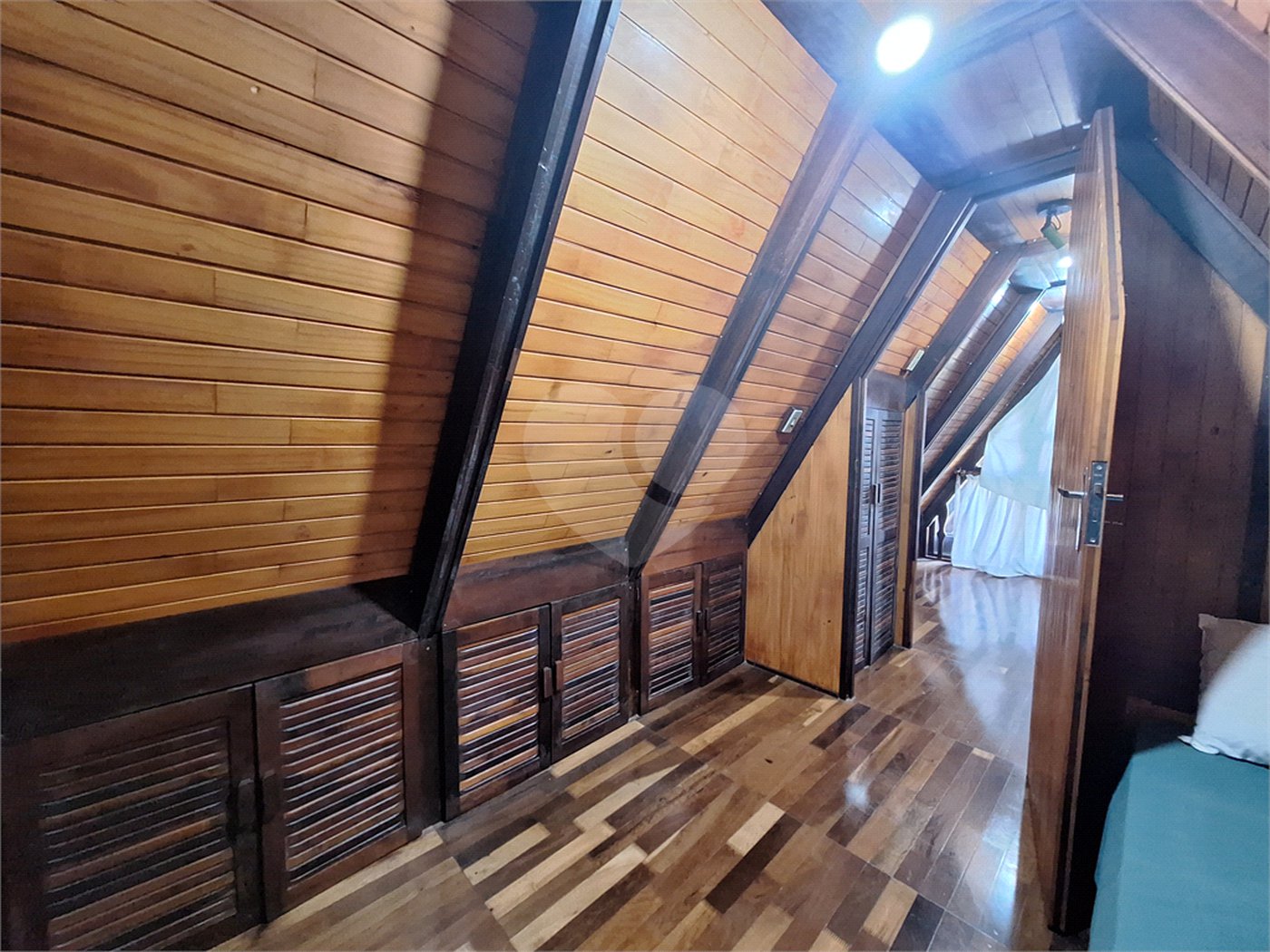 Casa à venda com 3 suítes no condomínio Chácaras do Lago, Vinhedo - SP
