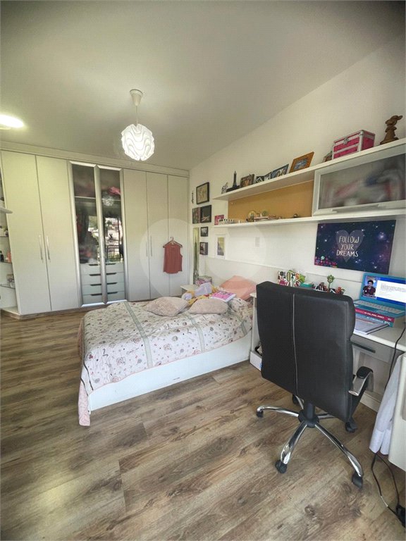 Casa à venda com 5 quartos, sendo 3 suítes, no condomínio Swiss Park, São Bernardo do Campo - SP