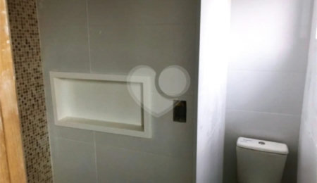 Casa à venda ou para alugar com 2 suítes no condomínio Residence Adelina, São Paulo - SP